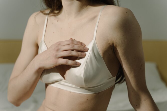 Что творится с грудными имплантами во время беременности: откровенные фото