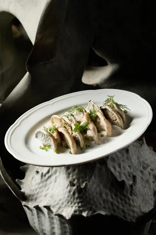 Большие завтраки, десерты жуткие и прекрасные, анчоусы и гуляш со сметаной: свежий дайджест гастрономических новостей