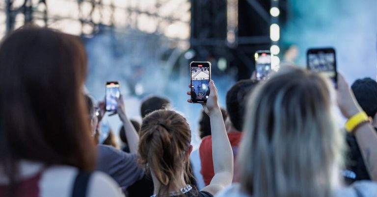 Zivert и Uma2rman на фестивале «Солома» в кинопарке «Москино»