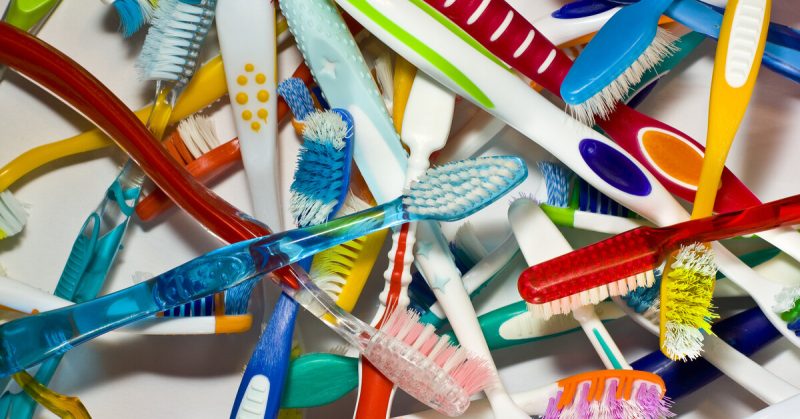 Что происходит, если вовремя не менять зубную щетку: объяснения стоматолога Что происходит, если вовремя не менять зубную щетку: объяснения стоматолога