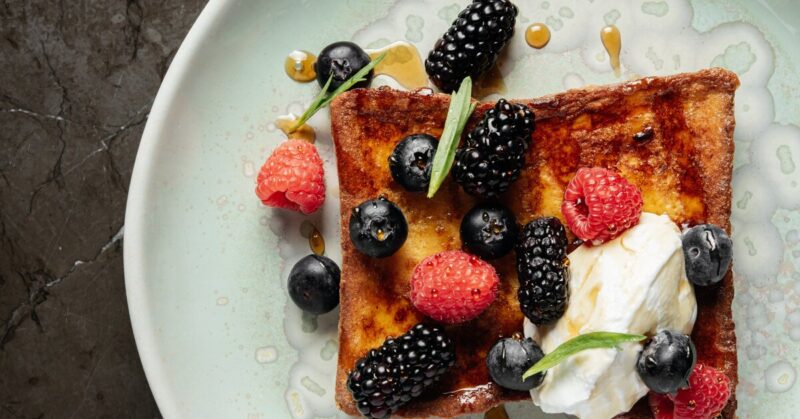 Новые рестораны не в центре, сеты, бранчи и завтраки: свежий гастрономический дайджест, с которым приятно начать год