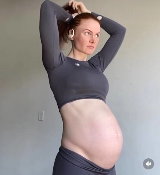Перепутала запоры с беременностью: фитнес-тренер месяцами не подозревала, что станет мамой