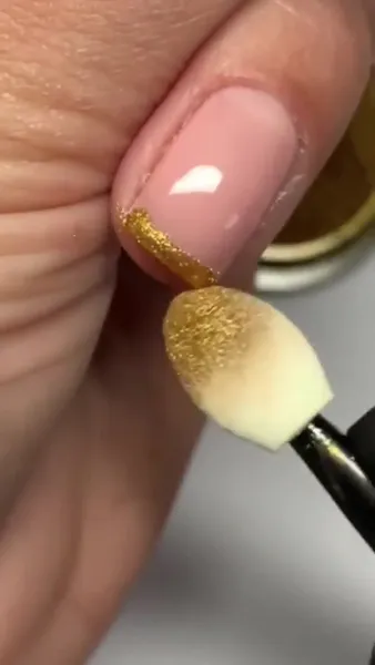 Сусальное золото: как сделать этот люксовый маникюр в домашних условиях