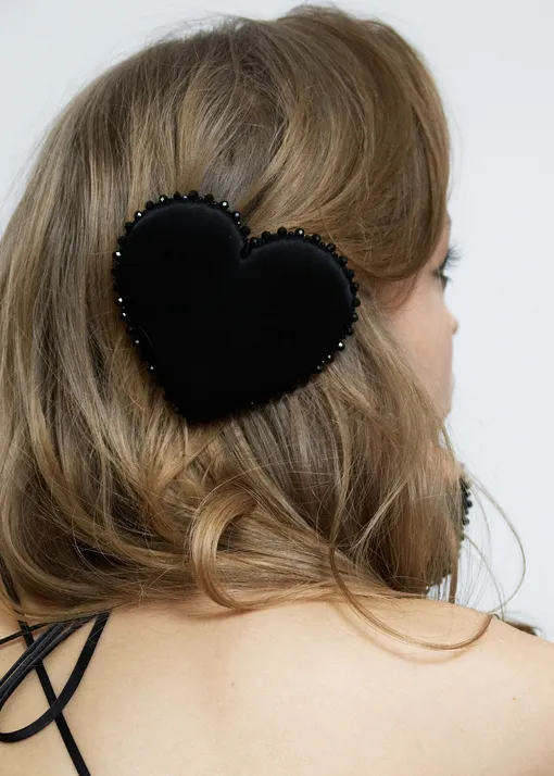 Заверните, пожалуйста, всё: гид вирусным брендам Московской недели моды Заверните, пожалуйста, всё: гид вирусным брендам Московской недели моды