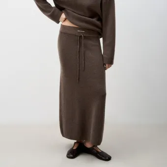 Зимой модные девушки носят именно эти юбки – проверь себя