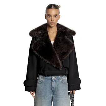 Весной-2026 все девушки будут носить пальто с меховым воротником – как у Кейт Миддлтон