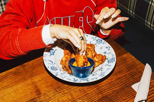 Почему тянет к сладкому, соленому или хрустящему при стрессе?