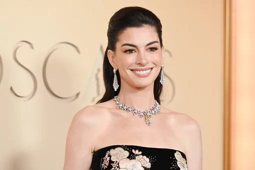 Cекрет красоты Энн Хэтэуэй, который помогает ей выглядеть менее уставшей