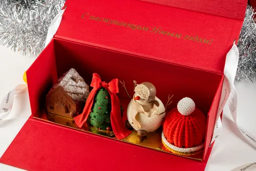 Ансамбль фигурных десертов