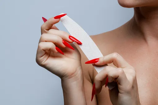 5 ошибок, которые можно совершить при подпиливании ногтей: советы дерматолога