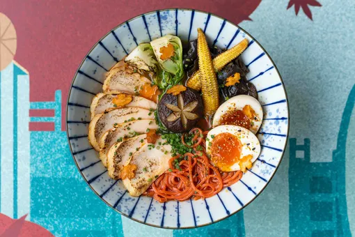 Большие завтраки, десерты жуткие и прекрасные, анчоусы и гуляш со сметаной: свежий дайджест гастрономических новостей