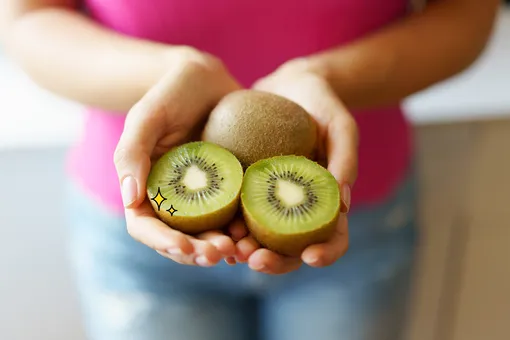 Киви перед сном: как фрукт помогает улучшить качество сна Зачем съедать перед сном два киви?