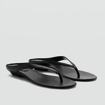 Запомни эти босоножки-стринги – самую стильную модель обуви 2026 года