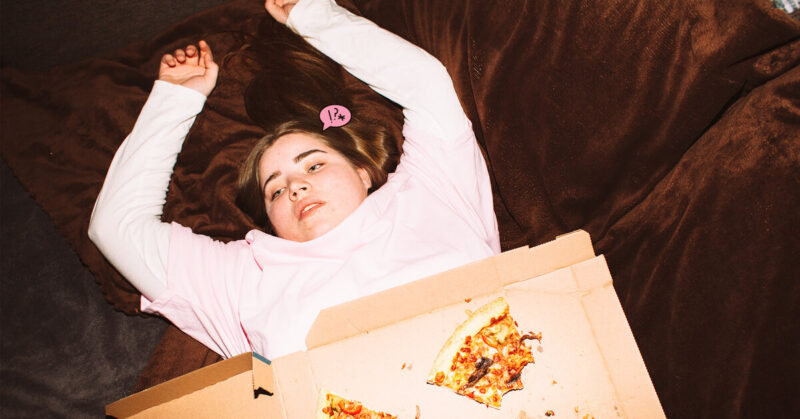 Почему тянет к сладкому, соленому или хрустящему при стрессе?