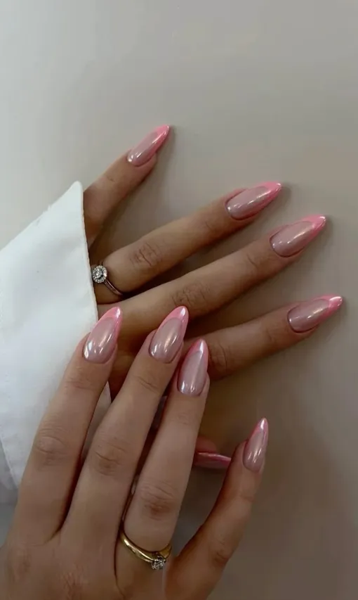 Румяные и сладкие: 5 идей праздничного маникюра как у Селены Гомес Румяные и сладкие: 5 идей праздничного маникюра как у Селены Гомес