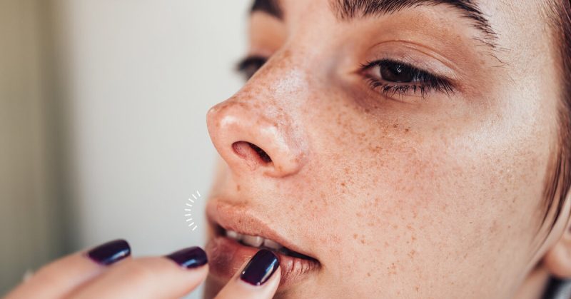 Проверь себя: какая привычка убивает красоту и здоровье твоих губ