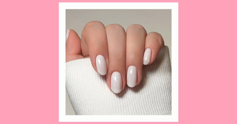 Лучше любых аксессуаров: 11 цветов лака для ногтей, которые подойдут под любую одежду в твоем шкафу