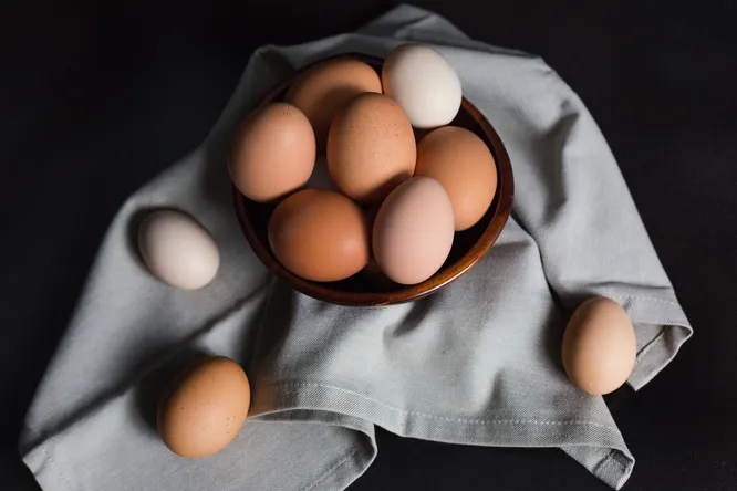 Можно ли приготовить яйца вкрутую в духовке — и зачем вообще это делать?