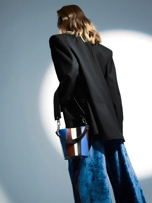 Заверните, пожалуйста, всё: гид вирусным брендам Московской недели моды Заверните, пожалуйста, всё: гид вирусным брендам Московской недели моды