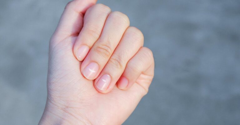 Почему твои ногти стали ломкими и слоящимися: одна единственная причина, о которой надо знать всем женщинам 40+