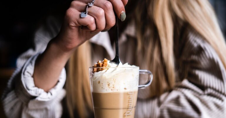 Как правильно пить кофе, чтобы он действовал как жиросжигающий продукт