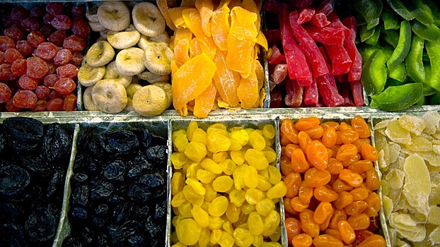 Как выбрать полезные сухофрукты и не купить обработанные «химией»