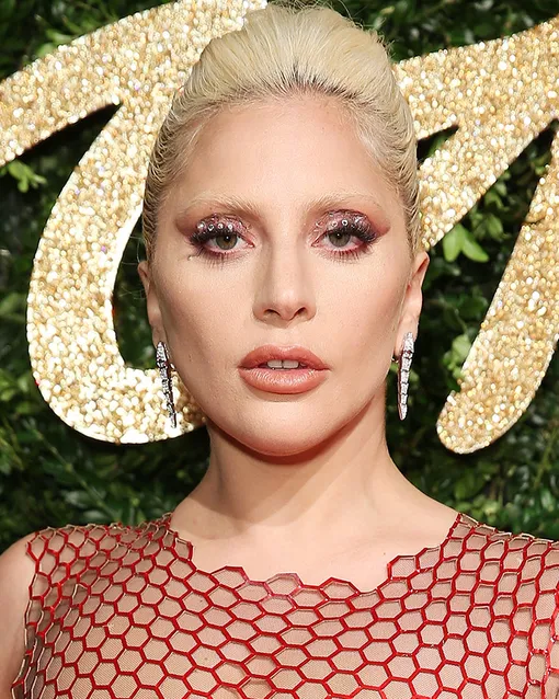 Обесцвеченные брови: кому из звезд идет этот тренд, а кому — нет