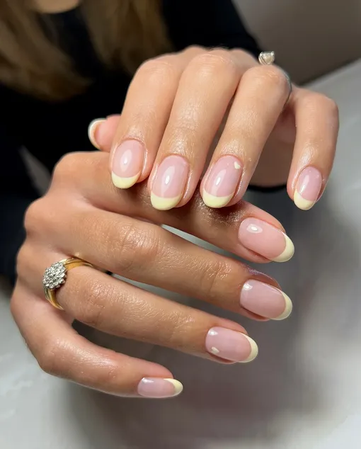 Пятна акварели: 10 самых стильных и романтичных дизайнов маникюра в пастельных тонах весны-2026