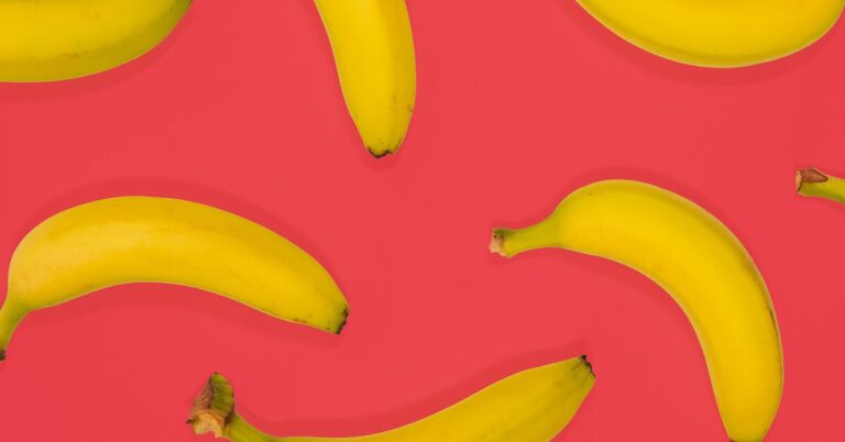 Зеленые, желтые или коричневые: как выбрать бананы по цвету