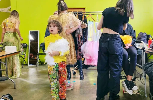 Говорит, что в прошлой жизни был Гуччи: как 9-летний дизайнер открыл модный дом и успел сделать домашку