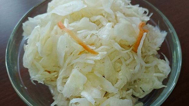 Шеф-повар объяснил, почему капуста не хрустит: частые ошибки при квашении