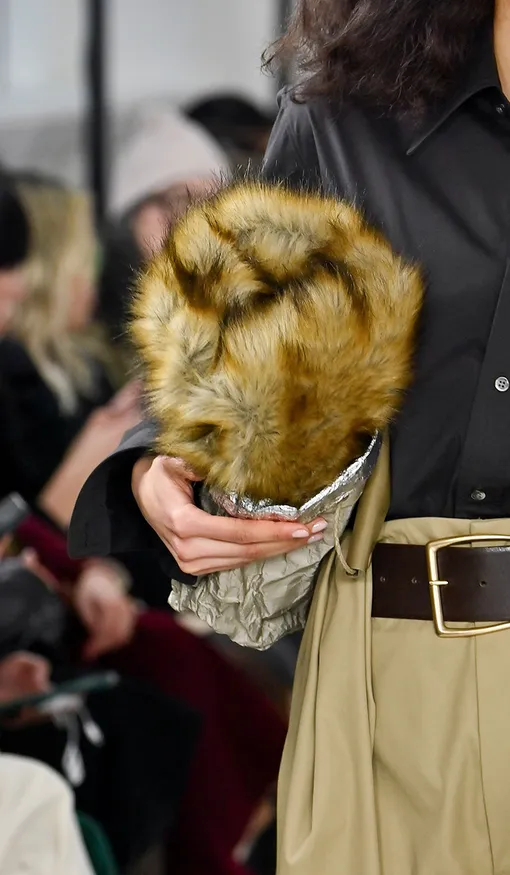 «Морщинистая сумка» – главный тренд зимы-2025/2026 «Морщинистая сумка» – главный тренд зимы-2025/2026