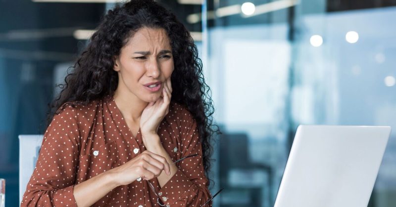 Почему мы постоянно откладываем лечение зубов и чем это грозит: мнение стоматолога и психолога Почему мы постоянно откладываем лечение зубов и чем это грозит: мнение стоматолога и психолога