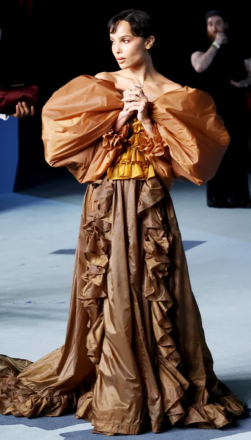 Высокая мода или провал? Как звезды носят подиумные луки на красной дорожке Высокая мода или провал? Как звезды носят подиумные луки на красной дорожке