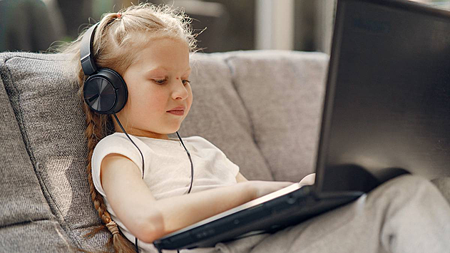 Эксперты подготовили пять советов, которые позволят научить детей безопасному поведению в интернете.