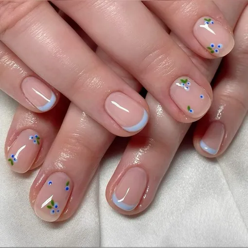 Цветы Прованса: 7 самых красивых идей французского маникюра с цветами