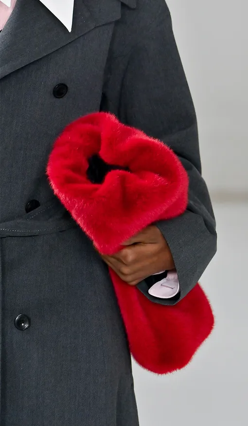 «Морщинистая сумка» – главный тренд зимы-2025/2026 «Морщинистая сумка» – главный тренд зимы-2025/2026