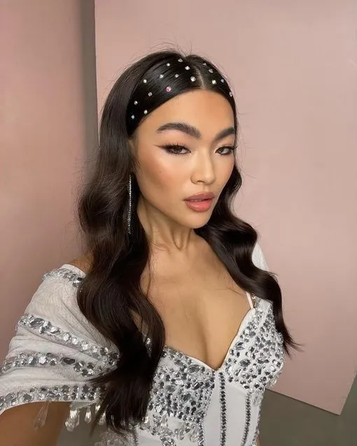 Ставим точку: 6 стильных аксессуаров, которые украсят прическу на Новый год Ставим точку: 6 стильных аксессуаров, которые украсят прическу на Новый год