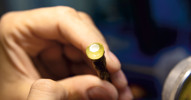 Как выглядит «янтарный бриллиант»: самая модная драгоценность 2026 года, которую делают только в Калининграде