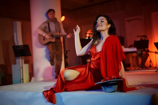 Новые спектакли, ярмарка современного искусства, музыкальный байопик и многое другое: дайджест событий апреля Новые спектакли, ярмарка современного искусства, музыкальный байопик и многое другое: дайджест событий апреля