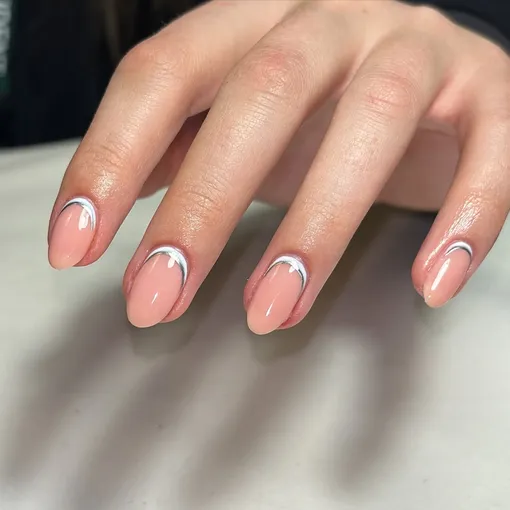 Модный маникюр на весну 2026: 5 стильных вариантов обратного френча