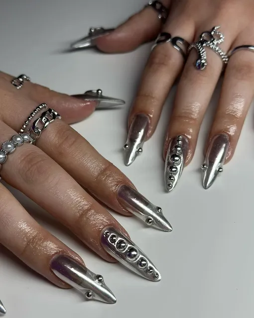 Маникюр с пирсингом: 13 модных вариантов на осень в стиле хэви-метал Маникюр с пирсингом: 13 модных вариантов на осень в стиле хэви-метал