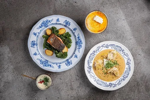 Большие завтраки, десерты жуткие и прекрасные, анчоусы и гуляш со сметаной: свежий дайджест гастрономических новостей