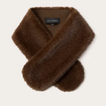 Если ты модная девушка – у тебя должен быть меховой воротник