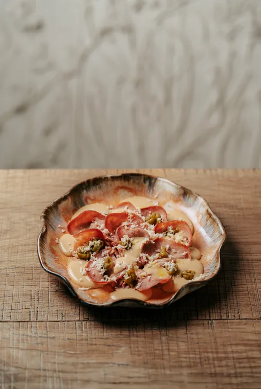 Телячий язык с соусом из хрена