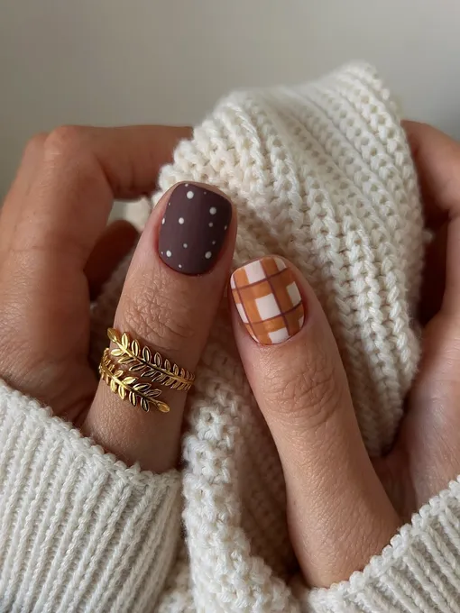 С пледом и какао: 8 стильных маникюров в клетку, которые сделают осень уютнее С пледом и какао: 8 стильных маникюров в клетку, которые сделают осень уютнее