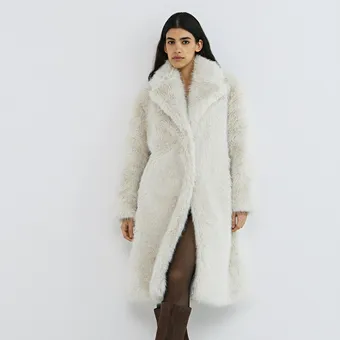 10 модных шуб, как у Ирины Шейк (у нее, кстати, от российского бренда!)