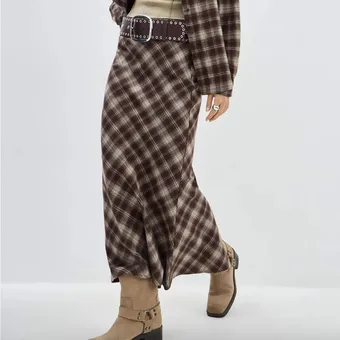 Зимой модные девушки носят именно эти юбки – проверь себя