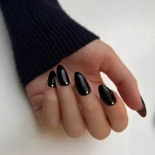 Небо в алмазах: 8 самых стильных и носибельных дизайнов маникюра со стразами