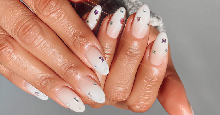 Хром для неженок: 5 элегантных идей маникюра для тех, кто не принял моду на гламур в 2026 году